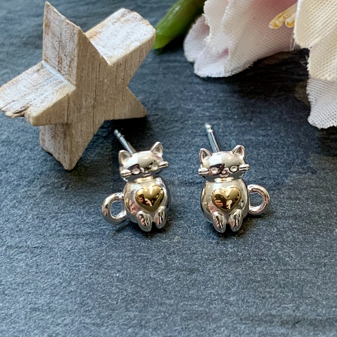 Silver Cat Stud With Gold Plated Heart 2