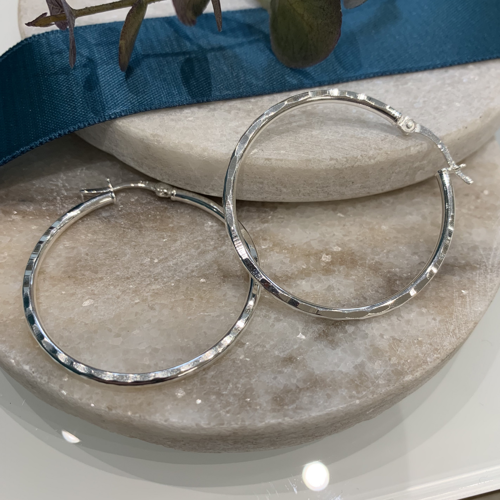 Silver Diamond Cut facetted Creole Hoop 2